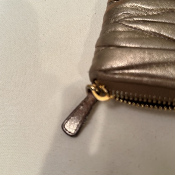 MIU MIU gold leather wallet with top zipper . - Picture 9 of 15